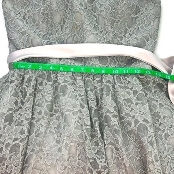 Mori Lee Mini Formal Dress Silver/Gray Lace Ribbon Bow Button-back Sleeveless 12 - Picture 9 of 13